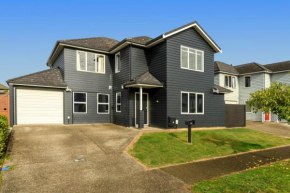 Spacious home on landing drive